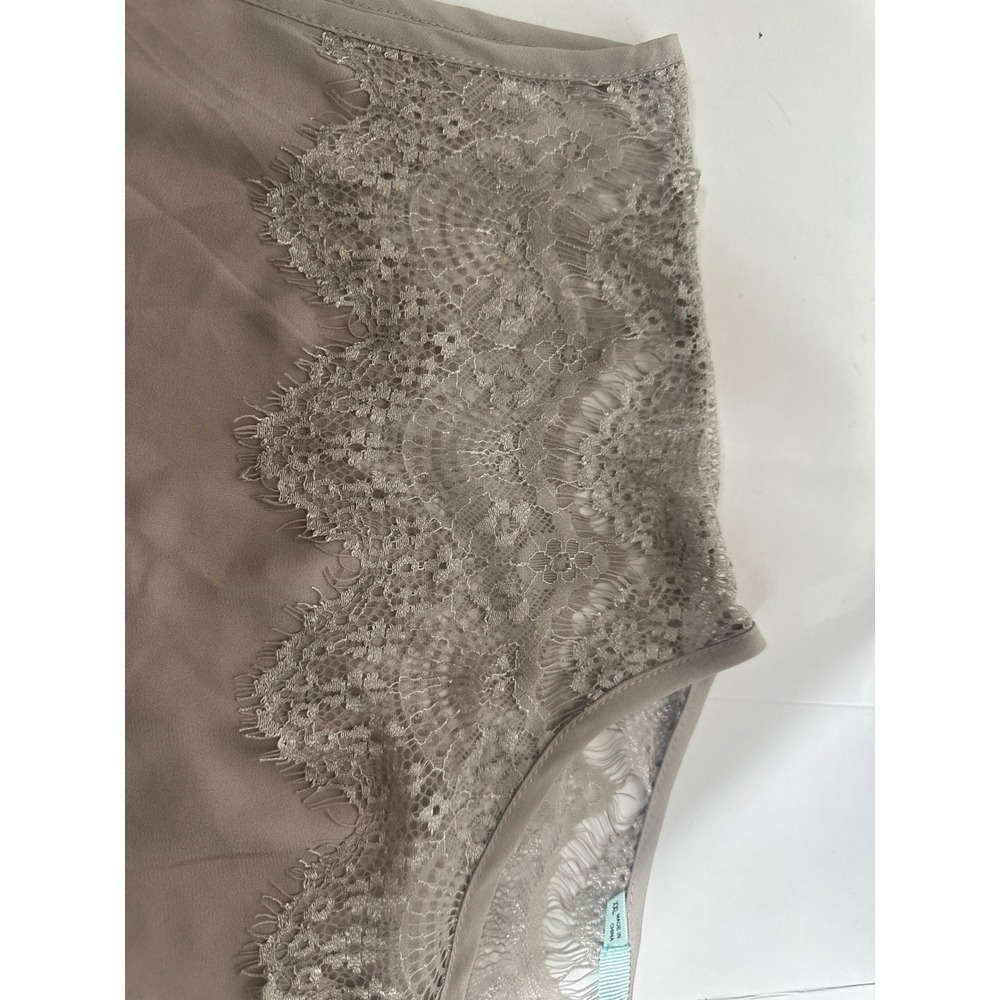 Maurices Womens XXL Taupe Mauve Grey Eyelash Lace Yoke Chiffon Blouse Cap Sleeve - Picture 5 of 8